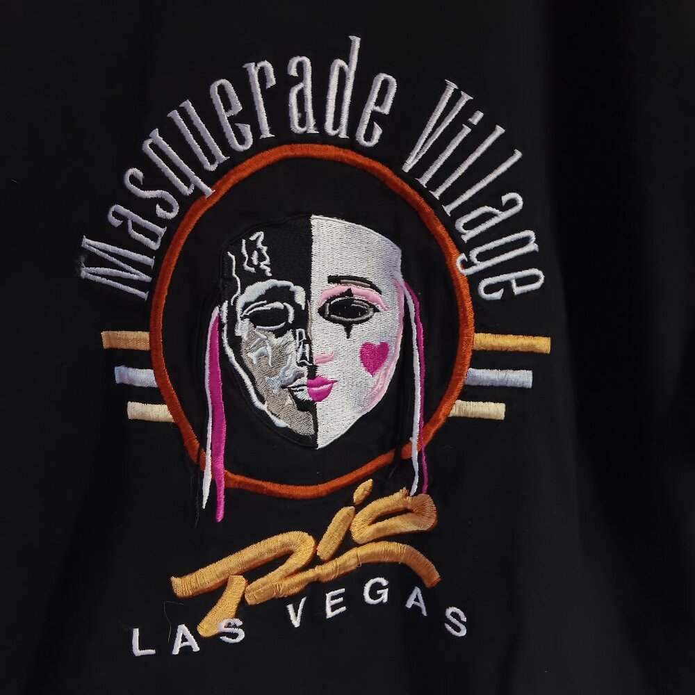 WOMEN'S RIO MASQUERADE VILLAGE LARGE EMBROIDERED TEE